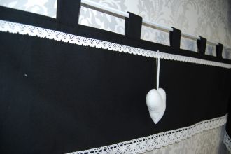 Zazdrostka lambrekin czarna z białą koronką i serduszkami