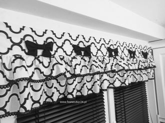 Zazdrostka lambrekin firanka biała z czarnym wzorem falbanki koronka bawełna kokardki 