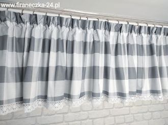 Lambrekin w szarą kratę z koronką 