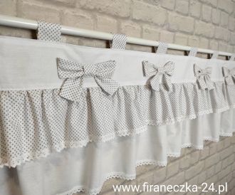 Lambrekin firanka biała i beżowe groszki szelki koronka bawełna kokardki  