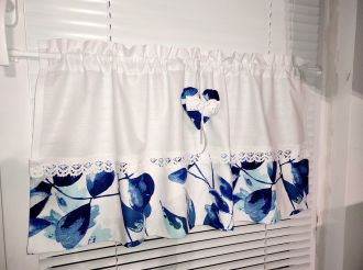 Zazdrostka lambrekin firanka niebieskie kwiaty biała koronka bawełna